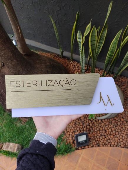 Placa de Identificação de Sala - Modelo Onix Acrílico