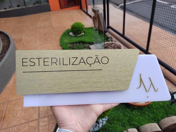 Placa de Identificação de Sala - Modelo Onix Acrílico