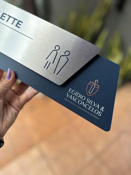 Placa de Identificação de Sala - Modelo Onix Inox