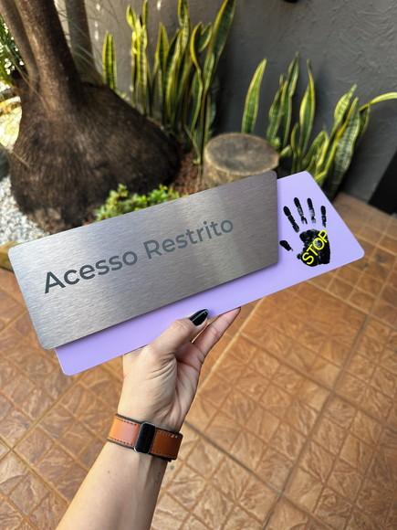 Placa de Identificação de Sala - Modelo Onix Inox