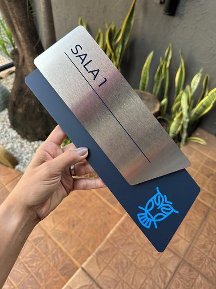 Placa de Identificação de Sala - Modelo Onix Inox