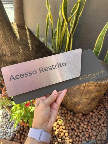 Placa de Identificação de Sala - Modelo Onix Inox