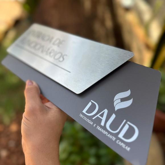 Placa de Identificação de Sala - Modelo Onix Inox