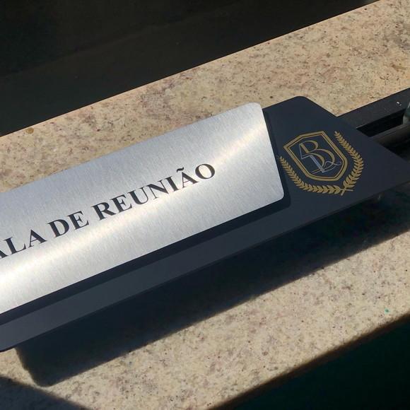 Placa de Identificação de Sala - Modelo Onix Inox