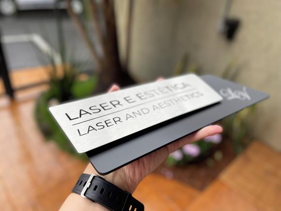 Placa de Identificação de Sala - Modelo Onix Inox