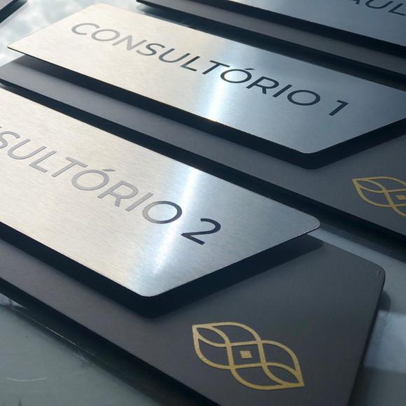 Placa de Identificação de Sala - Modelo Onix Inox