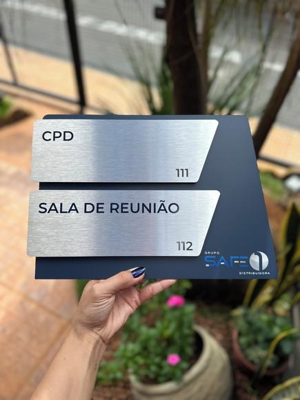 Placa de Identificação de Sala - Modelo Onix Inox Dupla