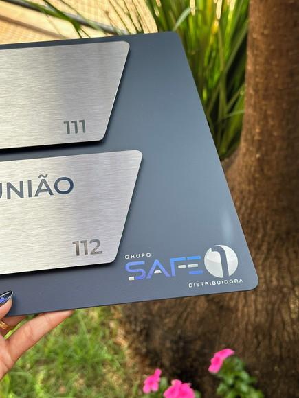 Placa de Identificação de Sala - Modelo Onix Inox Dupla