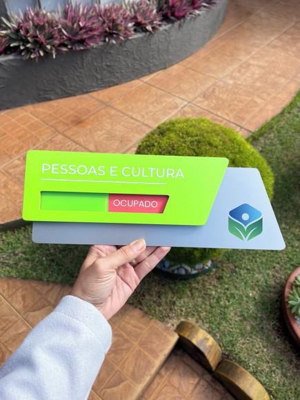 Placa de Identificação de Sala - Modelo Onix Inox Flag