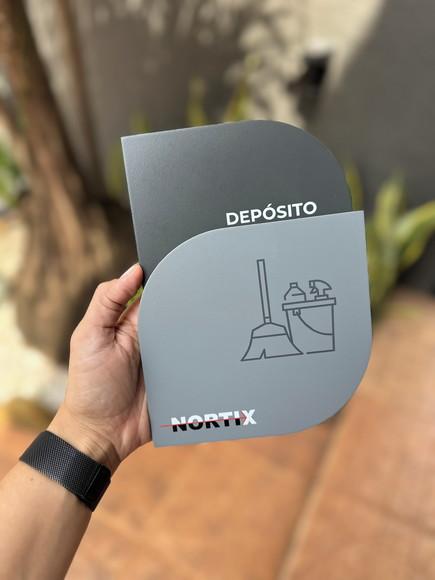 Placa de Identificação de Sala - Modelo Pirita 15x21
