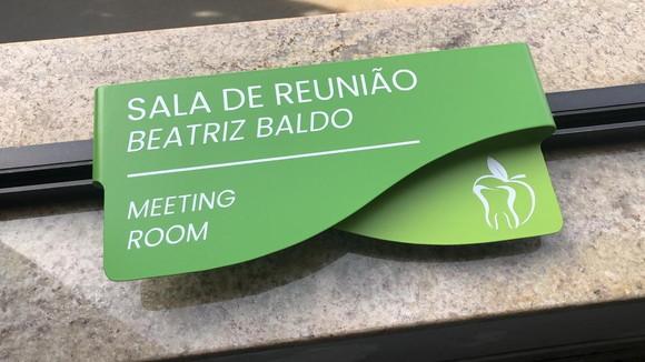 Placa de Identificação de Sala - Modelo Sodalita