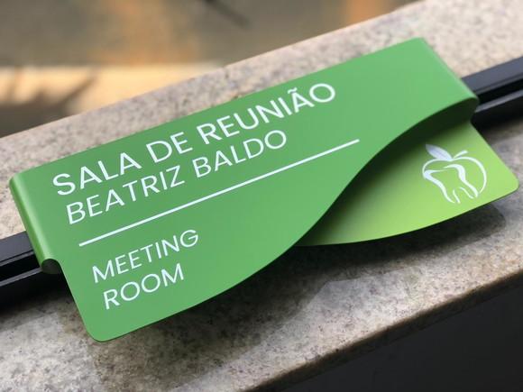 Placa de Identificação de Sala - Modelo Sodalita