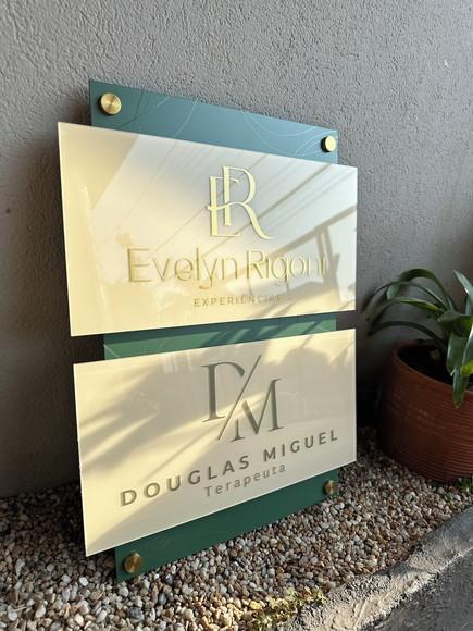 Placa de Identificação de Sala - Modelo Topázio Dupla