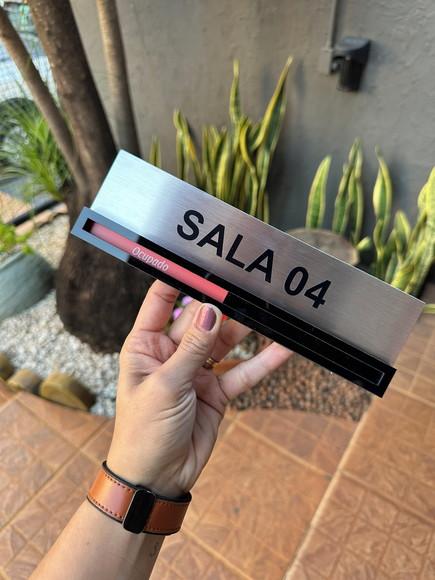 Placa de Identificação de Sala Inox 22x4,5 + Livre/ocupado