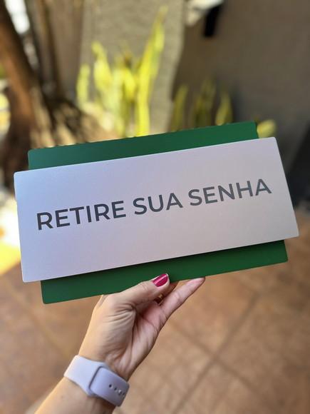 Placa de Identificação de Sala Modelo Topázio 30x17