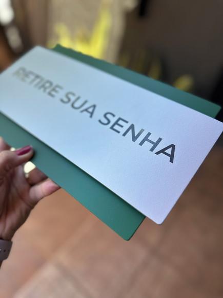 Placa de Identificação de Sala Modelo Topázio 30x17