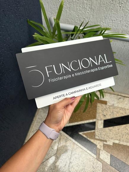 Placa de Identificação de Sala Modelo Topázio Acrílico 30x17