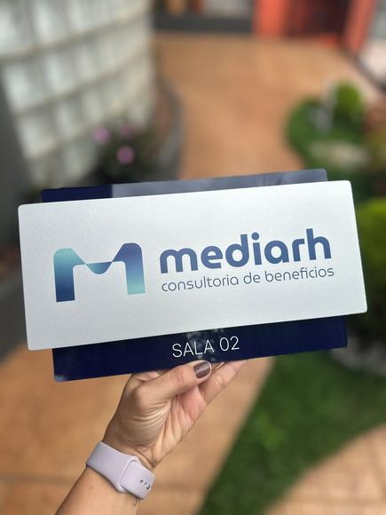Placa de Identificação de Sala Modelo Topázio Acrílico 30x17