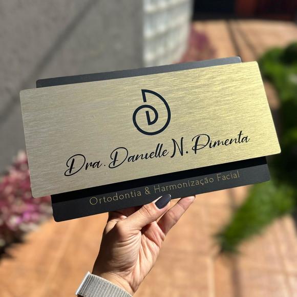 Placa de Identificação de Sala Modelo Topázio Acrílico 30x17