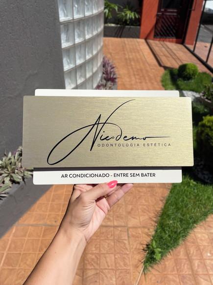 Placa de Identificação de Sala Modelo Topázio Acrílico 30x17