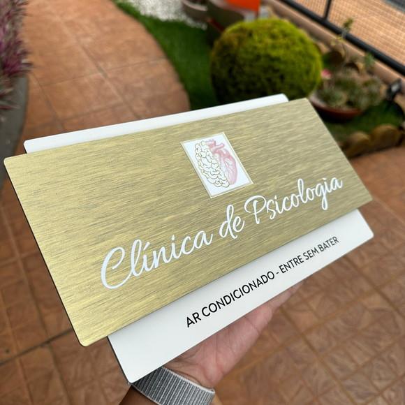 Placa de Identificação de Sala Modelo Topázio Acrílico 30x17