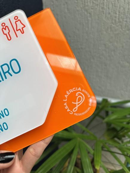 Placa de Identificação de Sala-modelp Laércia 14,5x15,7
