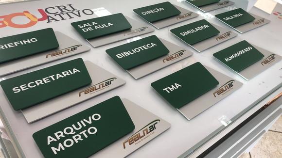 Placa de Sinalização de Sala - Modelo Cianita