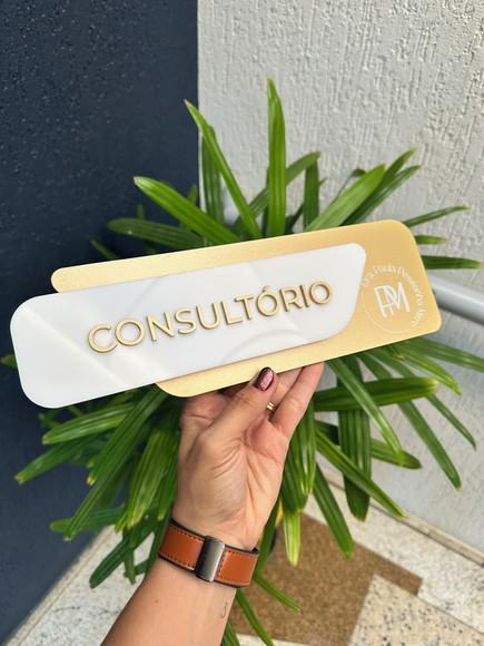 Placa Id. de Sala - Modelo Adamantium com Sobreposição