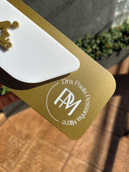 Placa Id. de Sala - Modelo Adamantium com Sobreposição