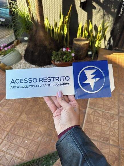 Placa Id. de Sala - Modelo Fuchsita Acrilico