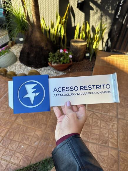 Placa Id. de Sala - Modelo Fuchsita Acrilico