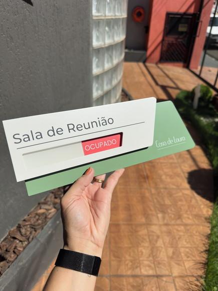Placa Identificação de Sala - Modelo Onix Flag
