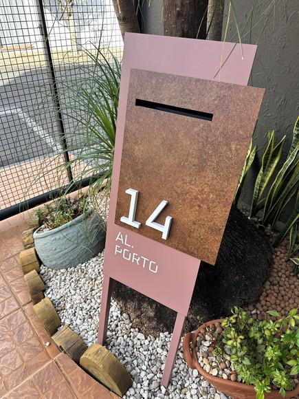 Totem Residencial Acm com Acm 40,5x85 Cx Correio P Jardim