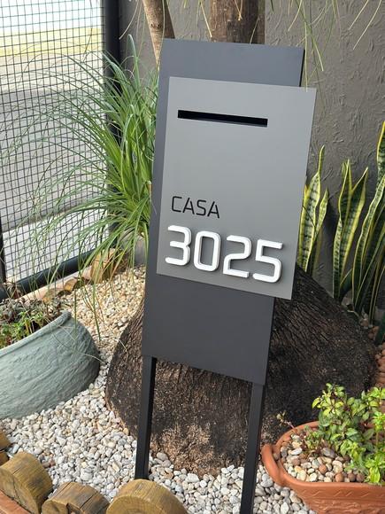 Totem Residencial Acm com Acm 40,5x85 Cx Correio P Jardim