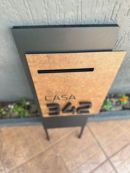Totem Residencial Acm com Corten - 40,5x85 Pé para Jardim