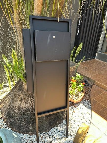 Totem Residencial Acm com Corten - 40,5x85 Pé para Jardim