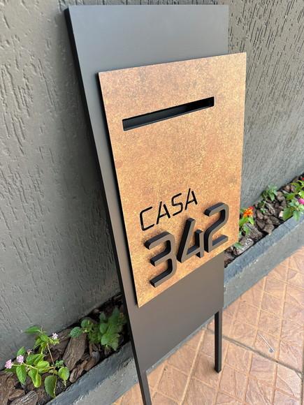 Totem Residencial Acm com Corten - 40,5x85 Pé para Jardim