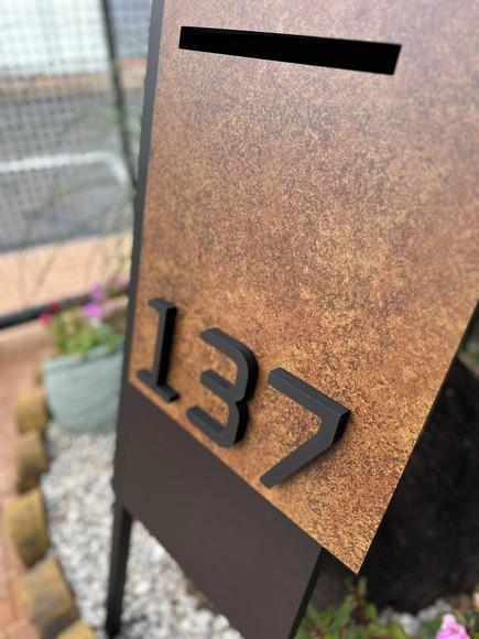 Totem Residencial Acm com Corten 40,5x85 Cx Correio P Jardim