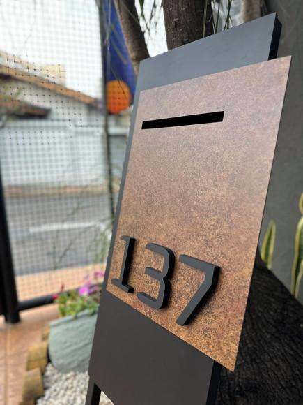 Totem Residencial Acm com Corten 40,5x85 Cx Correio P Jardim