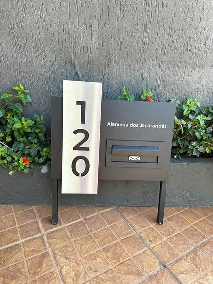 Algarismo Acm + Inox - 60x55 +caixa Correio e Pé para Jardim