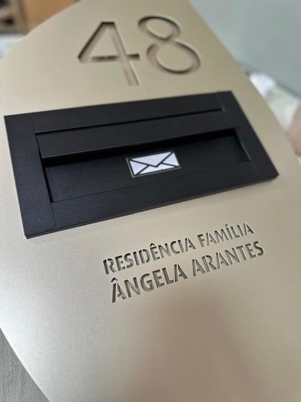 Algarismo Residencial Acm com Caixa de Correio 40x80cm