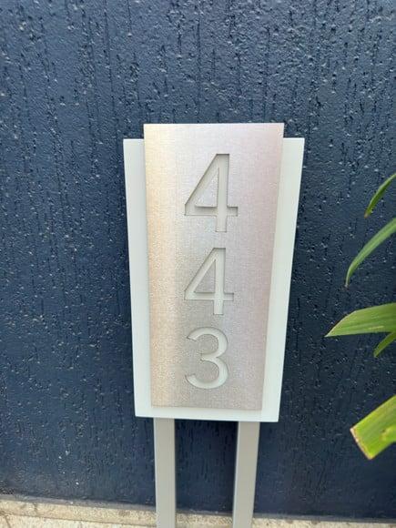 Algarismo Residencial Acm com Inox - 20x40 para Jardim