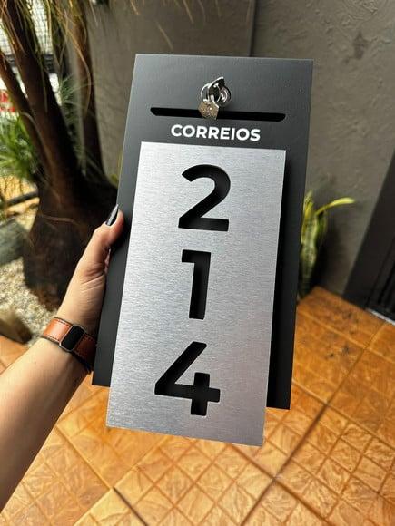 Número com Caixa de Correio Embutida