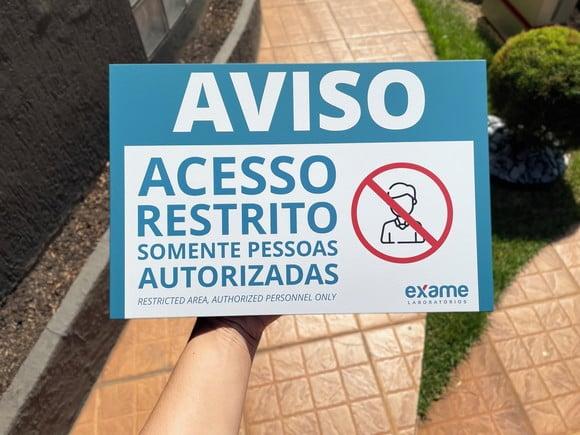 Placa Acesso Restrito Somente Autorizada Modelo Caulim 30x20