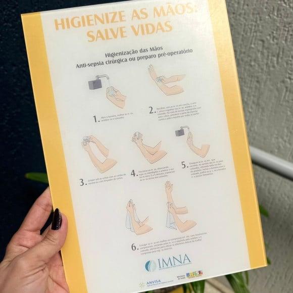 Placa Como Higienizar as Mãos Acrilica - 30x20