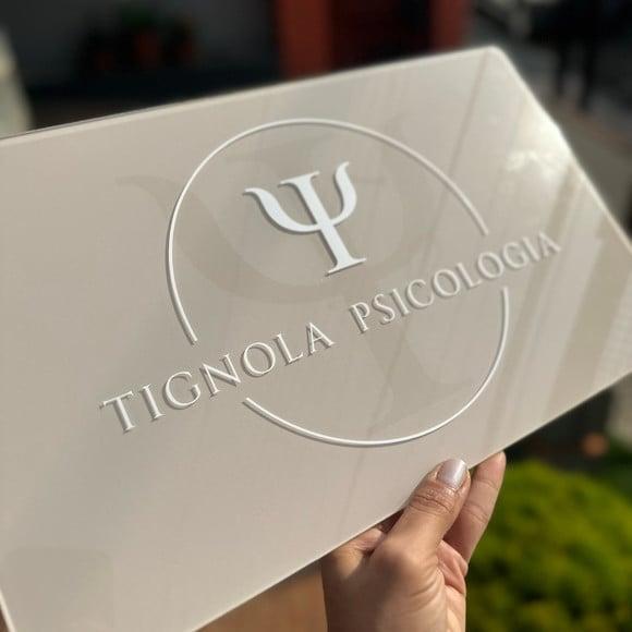 Placa de Comércio Acrílico - Aplicação Adesivo Frontal 40x24