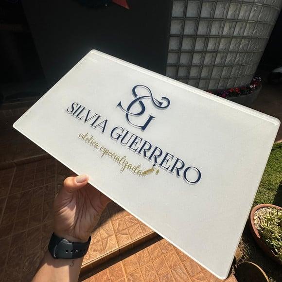 Placa de Comércio Acrílico - Aplicação Adesivo Frontal 40x24
