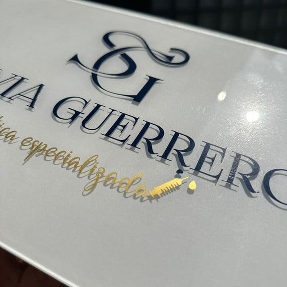 Placa de Comércio Acrílico - Aplicação Adesivo Frontal 40x24