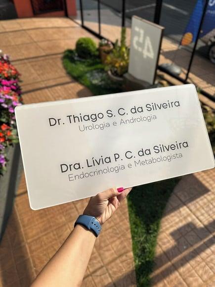 Placa de Comércio em Acrílico - Frente 25x50