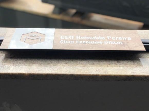 Placa de Id de Sala - Modelo Fuchsita mdf e Acrílico